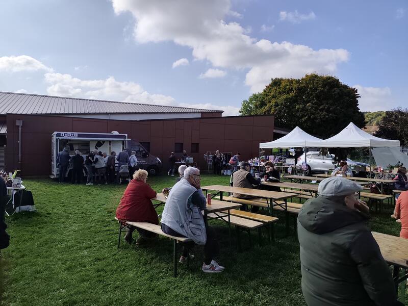 Brocante en partenariat avec le secours catholique