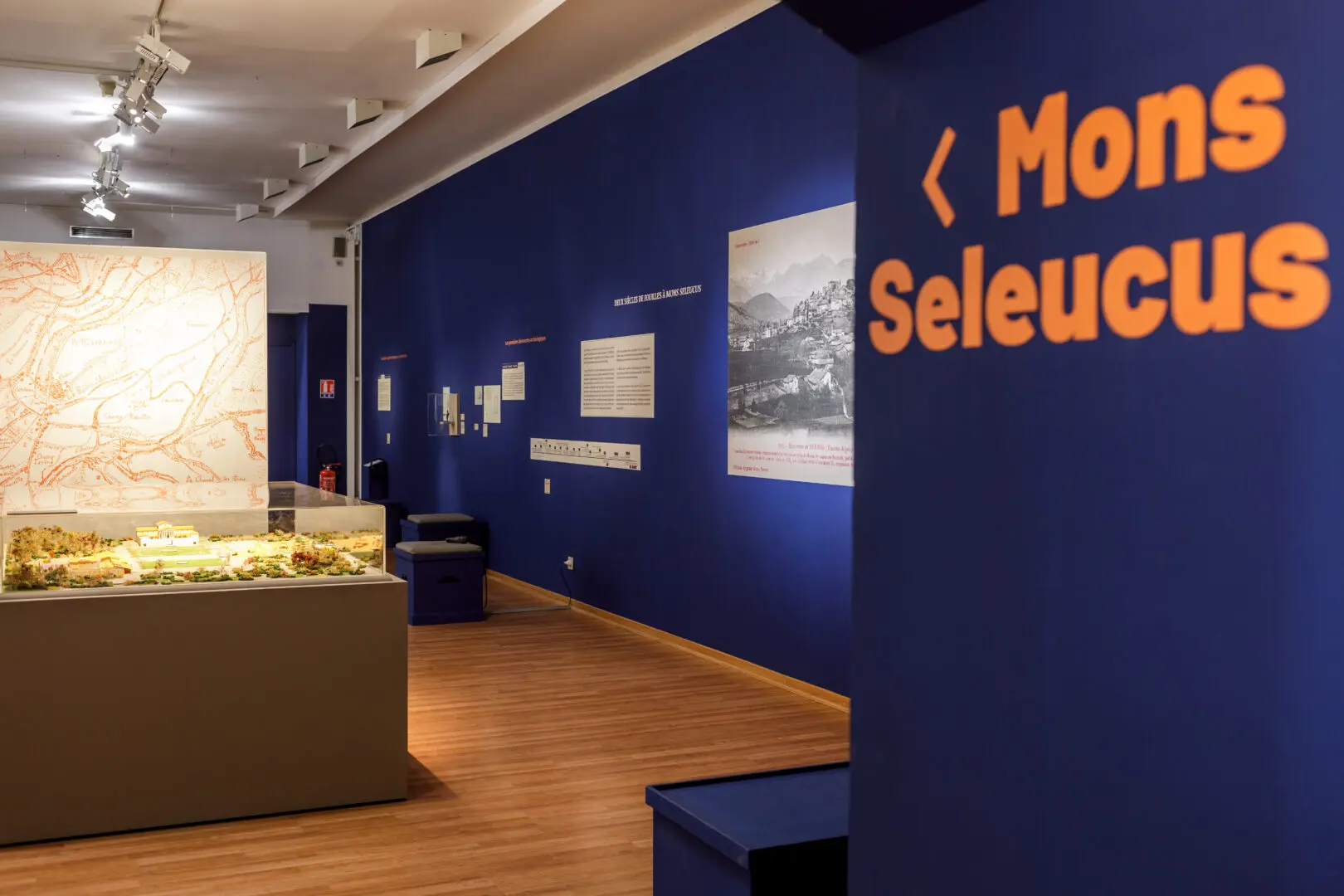 Visite de l'exposition « Mons Seleucus, carrefour divin »