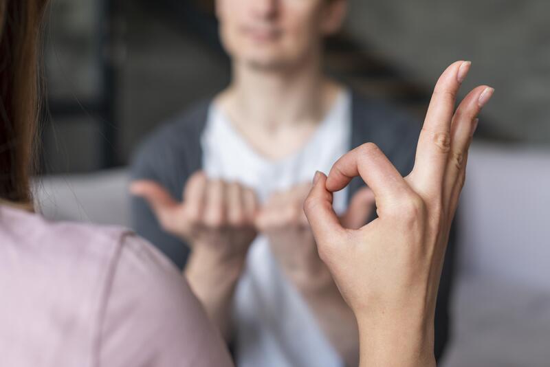 Initiation à la langue des signes