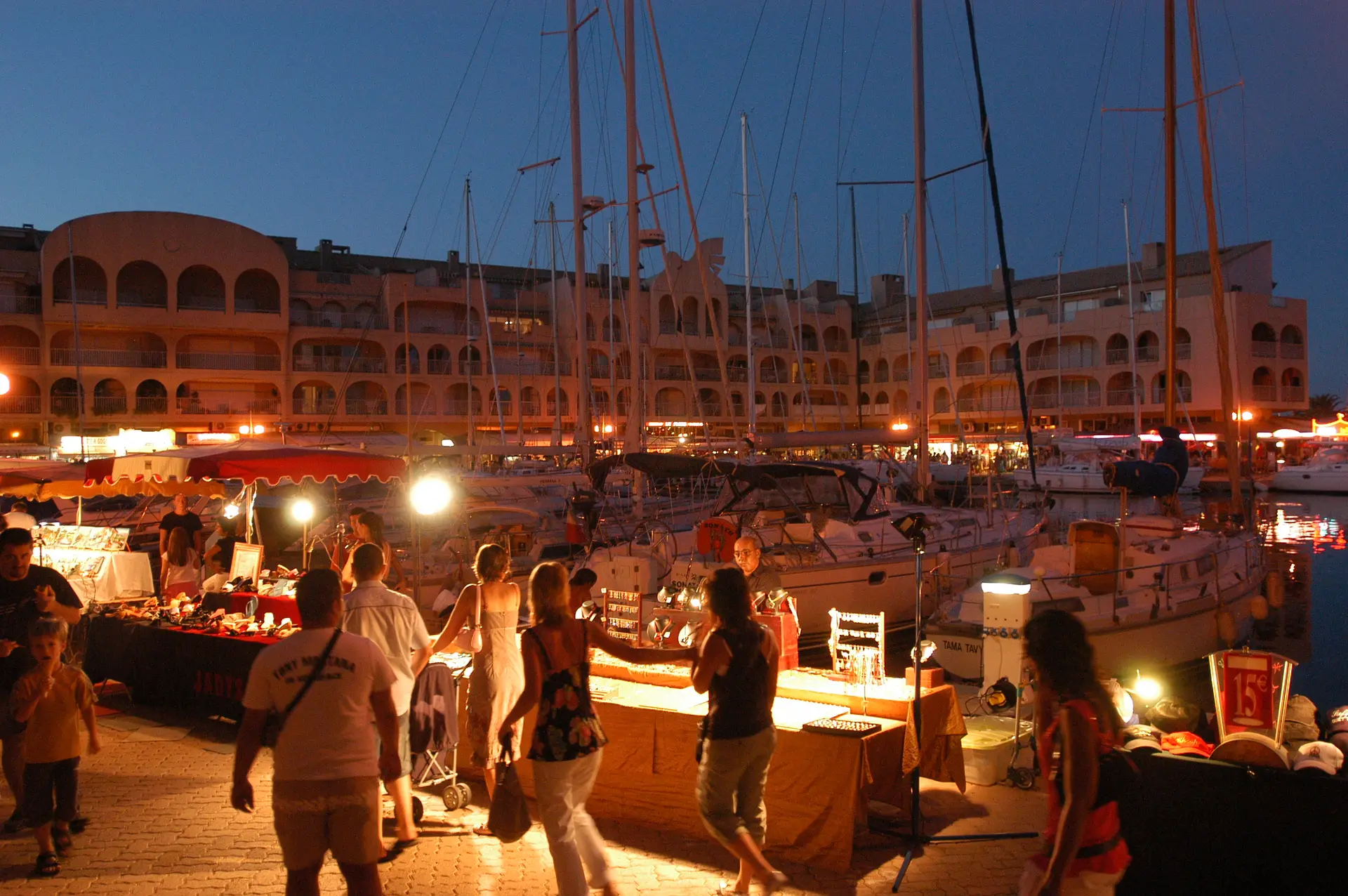 Marché nocturne du port d'Hyères