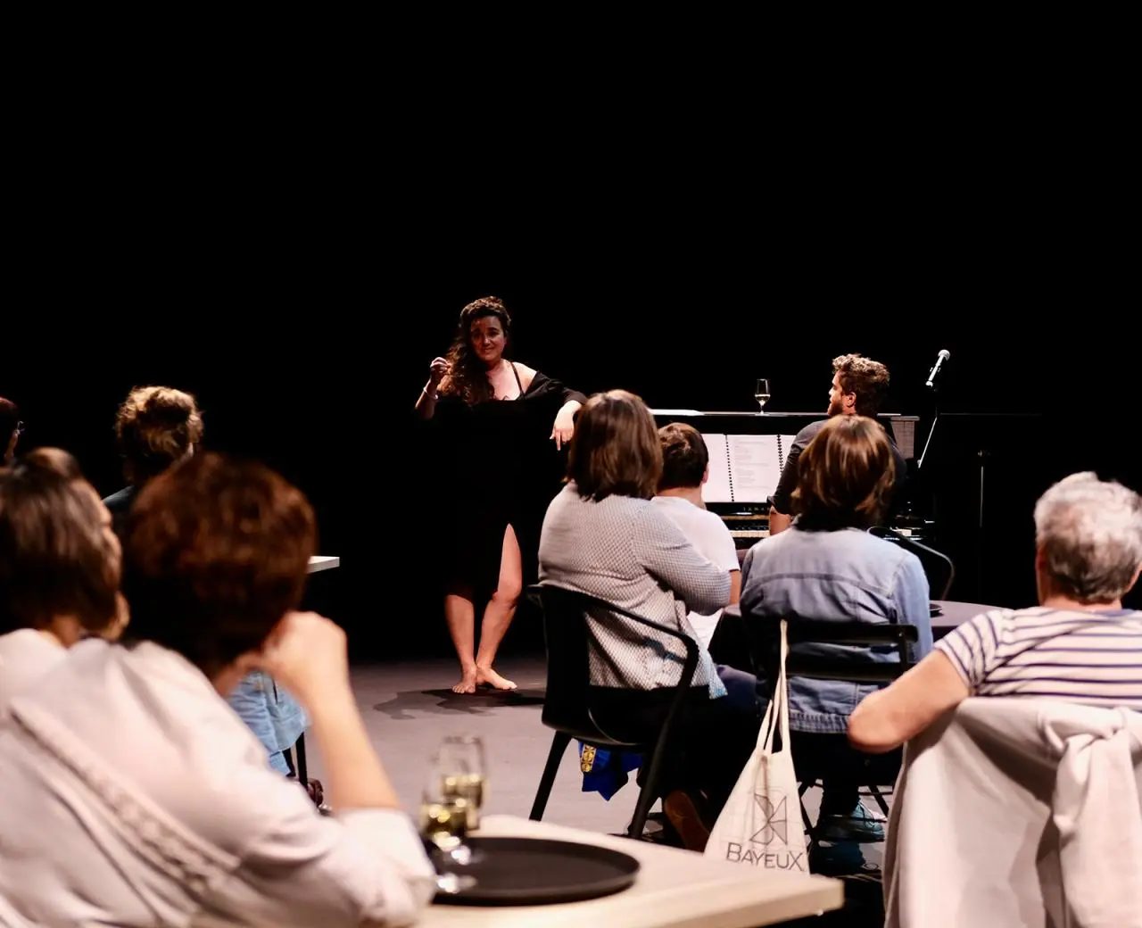 Théâtre : Un Verre à Soi,  par Claire Barrabès