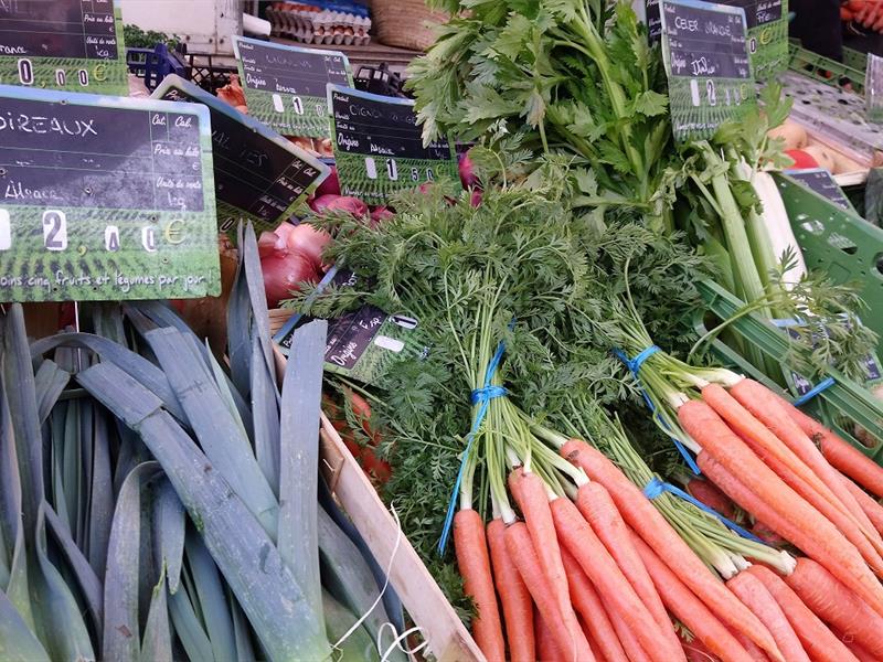 Marché hebdomadaire (fruits et légumes)