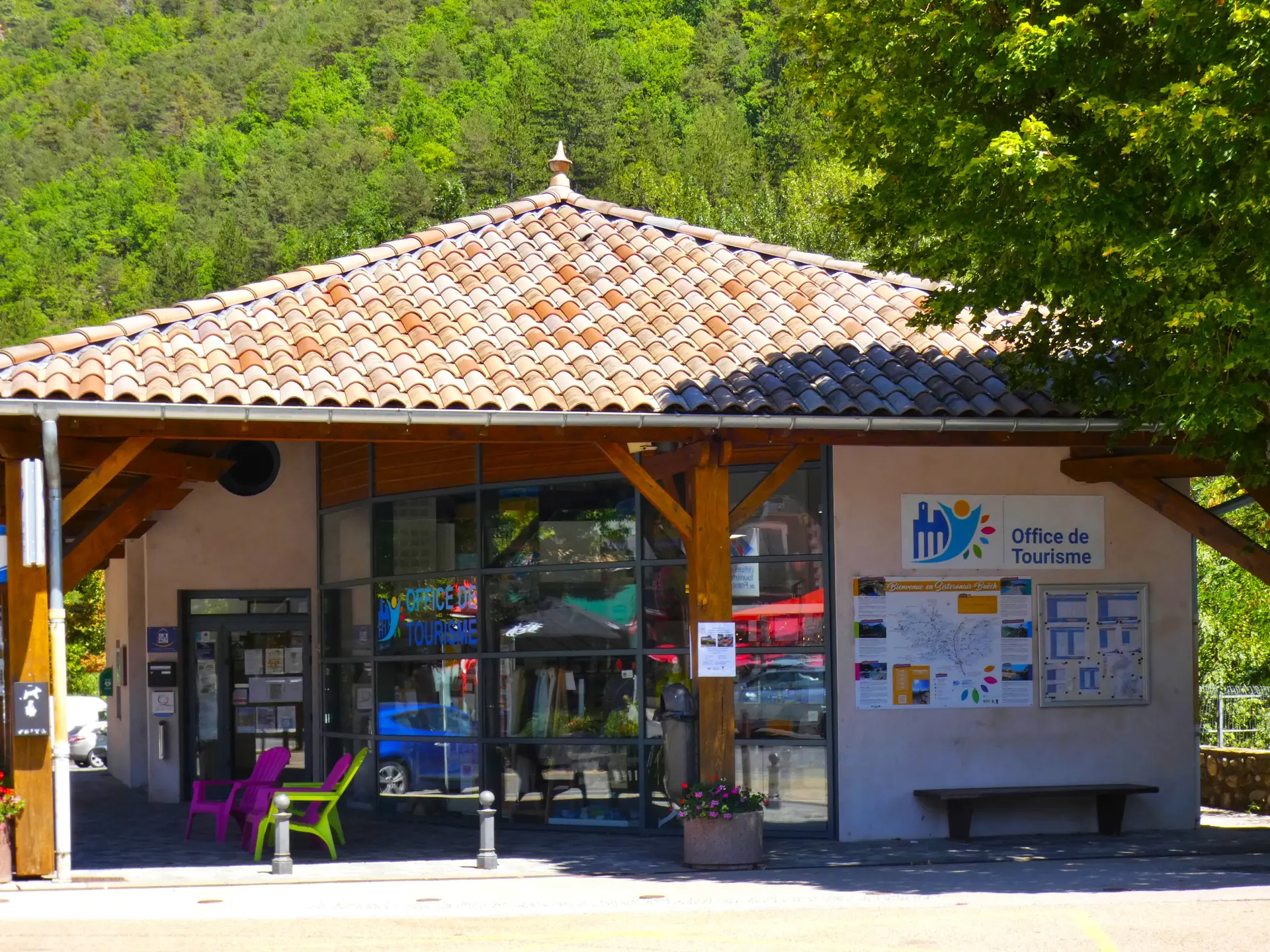 Exposition : "Entre montagnes et fleurs enivrantes"