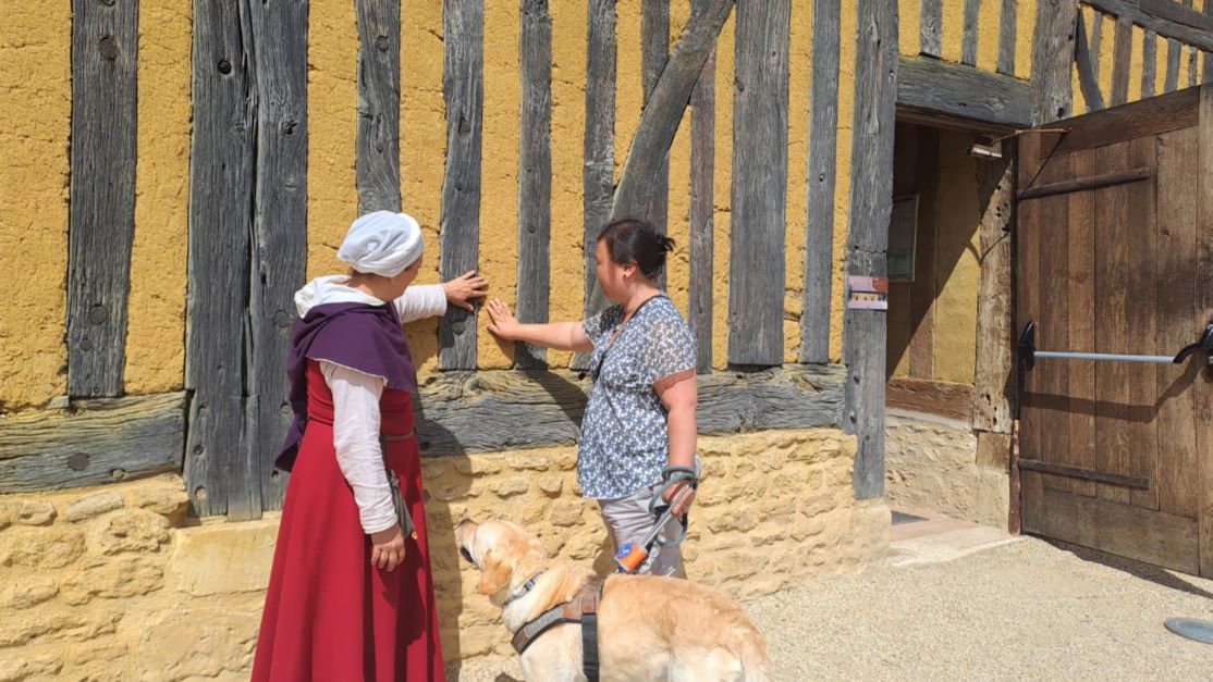 Les Étonnants Patrimoines  : Le Moyen Âge sur le bout des doigts par Corine Vervaeke