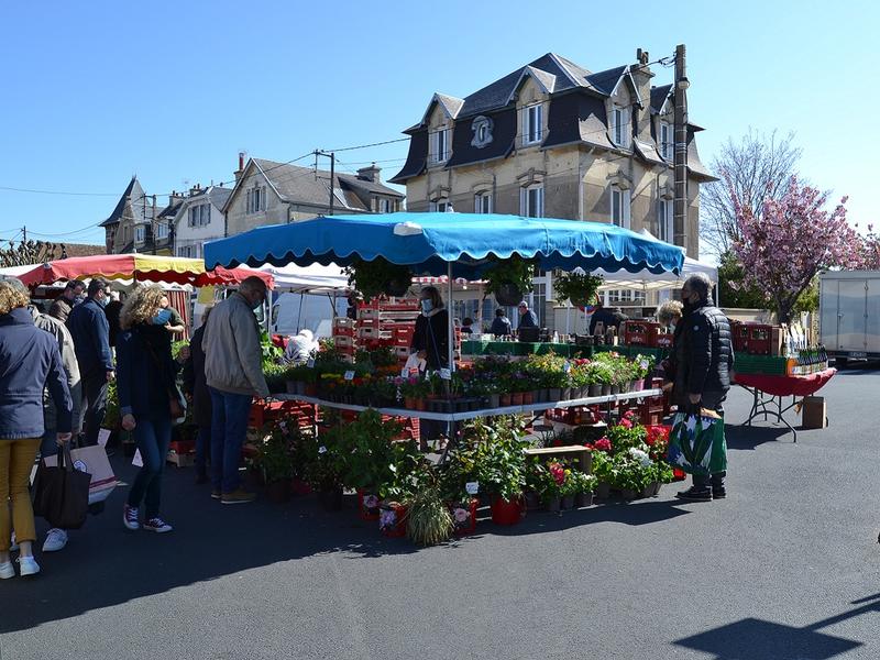 Marché hebdomadaire de Saint-Aubin-sur-mer