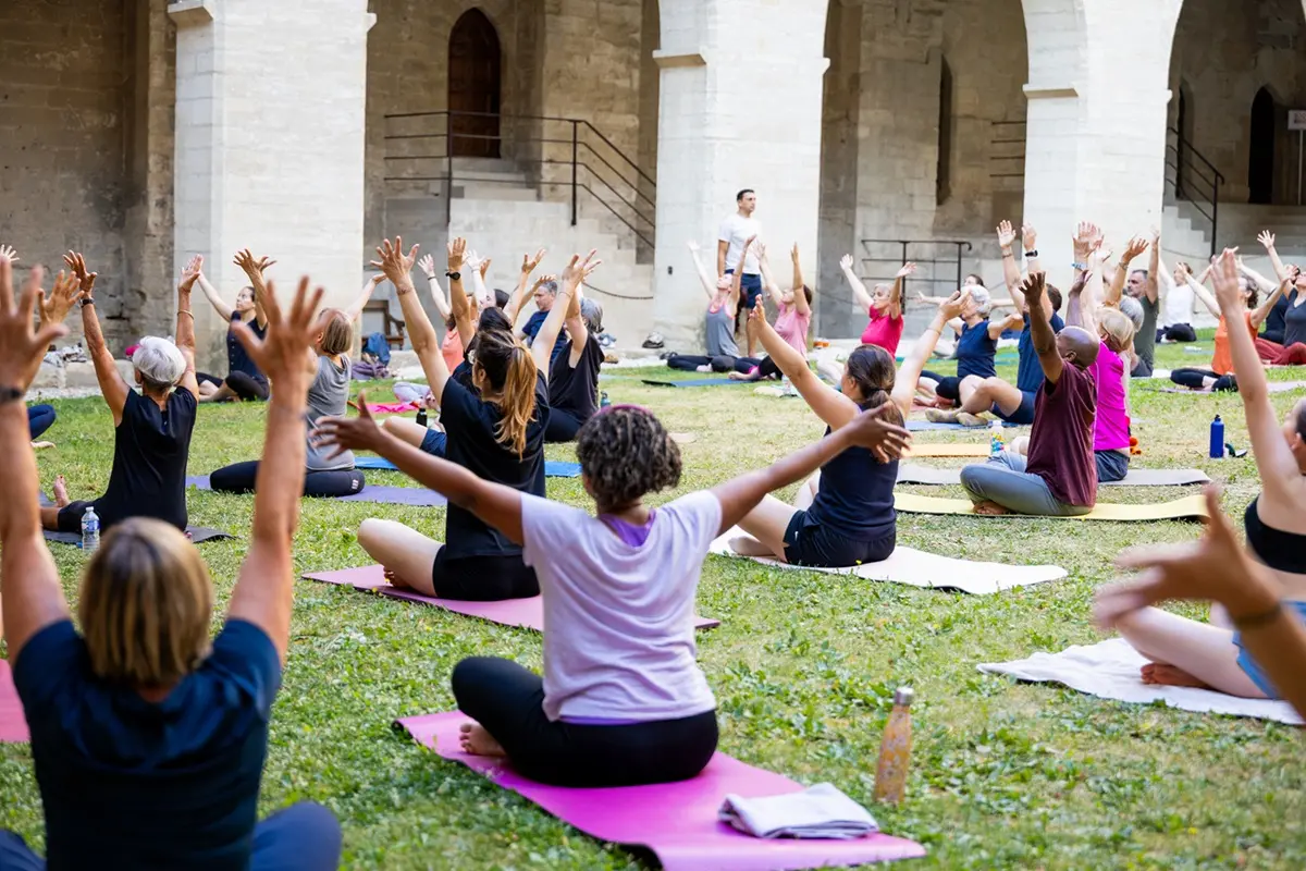 Avignon célèbre la Journée internationale du Yoga !