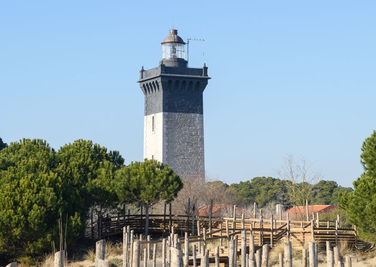 Le phare éclaire la mer, Delphine Bonnet en révèle les mystères