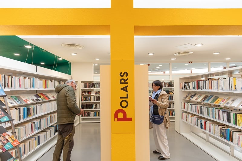 Café littéraire à la plage