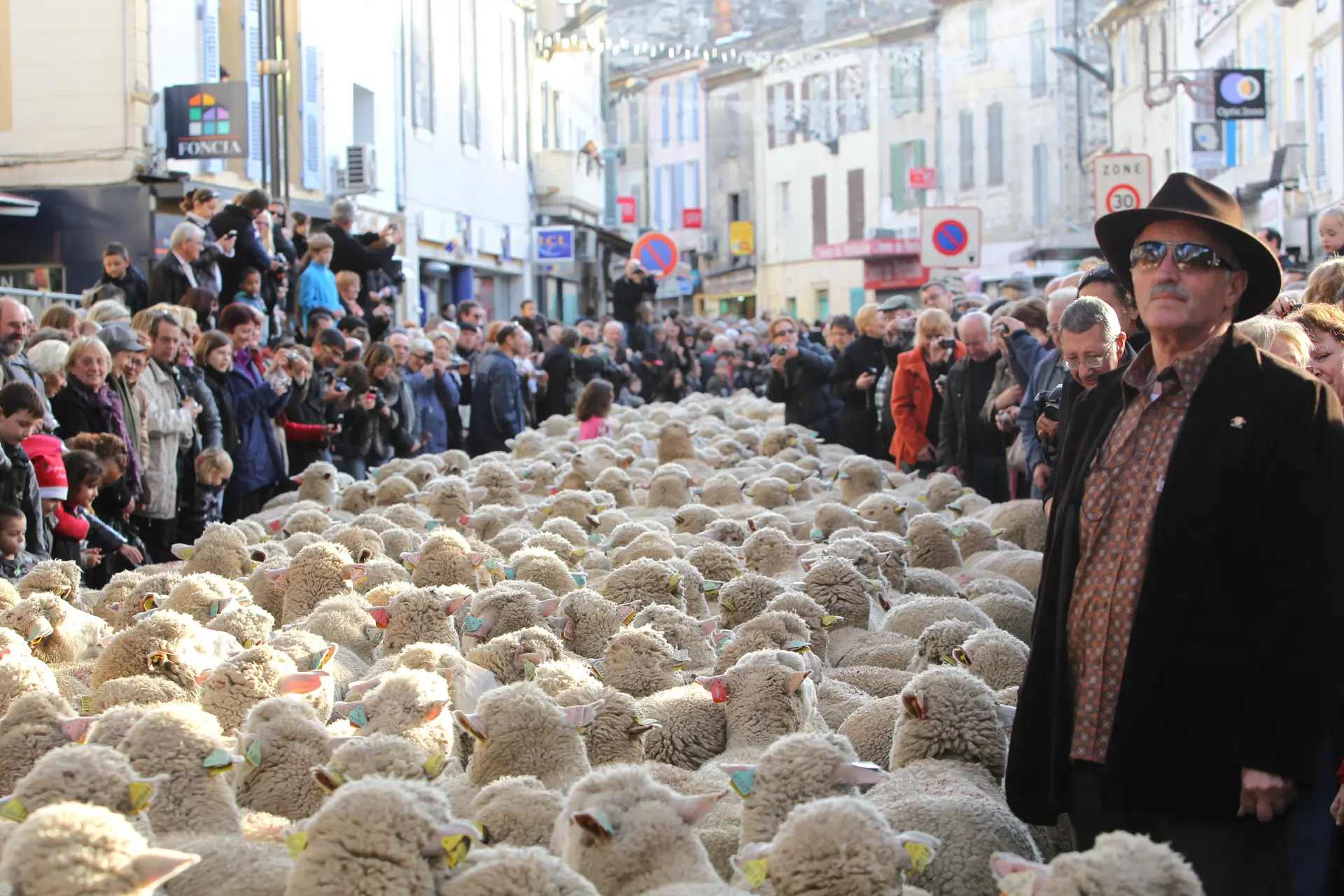 Messe en provençal, grand défilé de la transhumance et spectacle de clôture