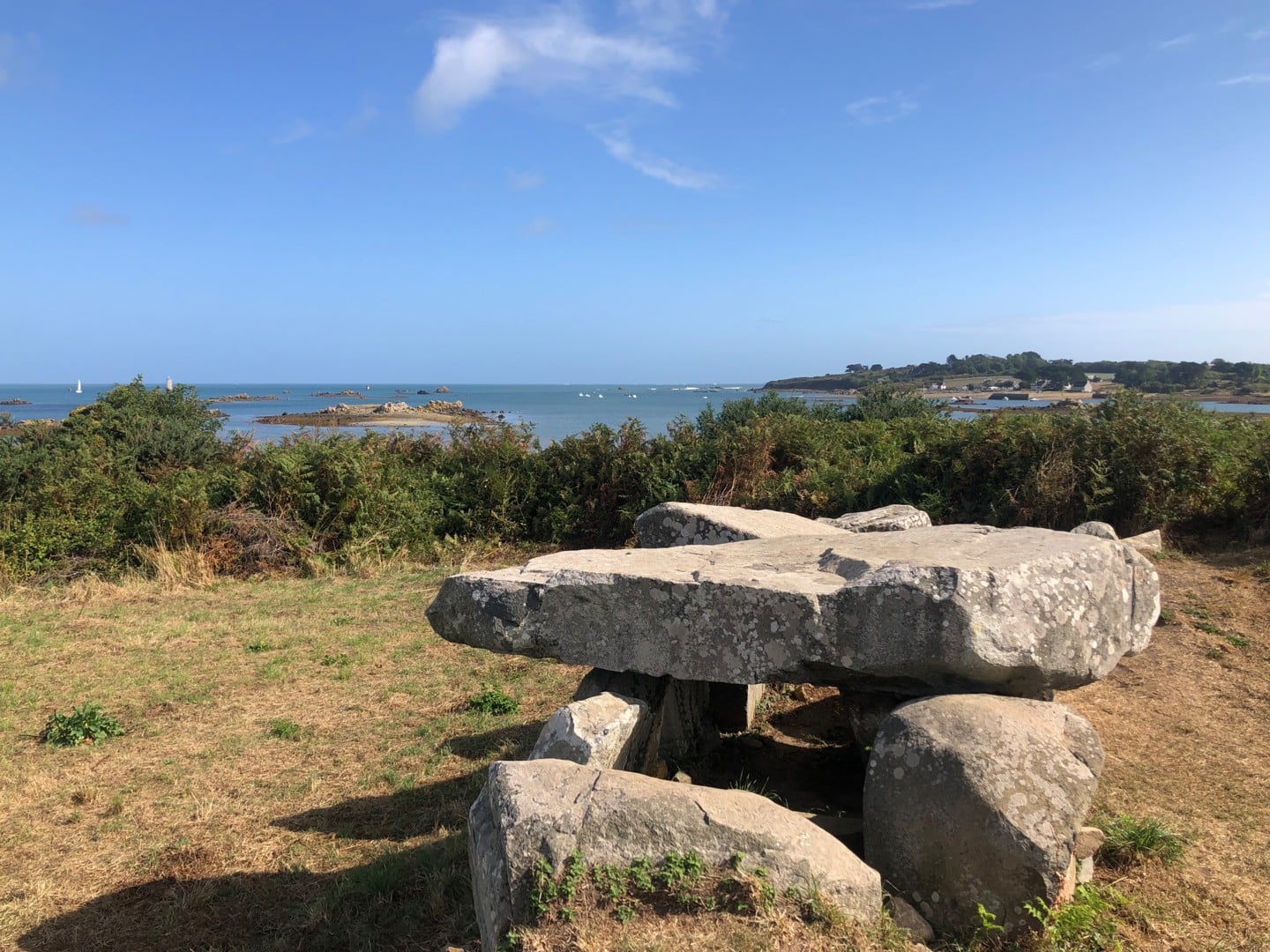 4000 ans d’histoire et une belle vue de la côte en anglais