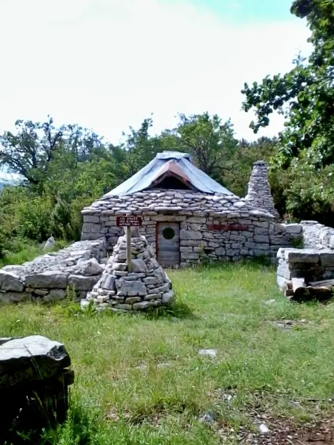 Restitution de la résidence d'architectes : exposition "un abri dans la montagne"