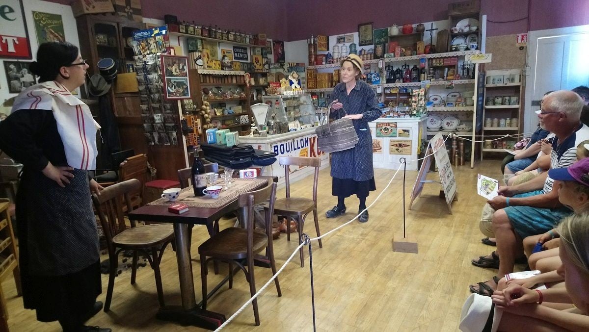 Exposition  » L’univers d’un café coiffeur, épicerie des années 20 à 60″