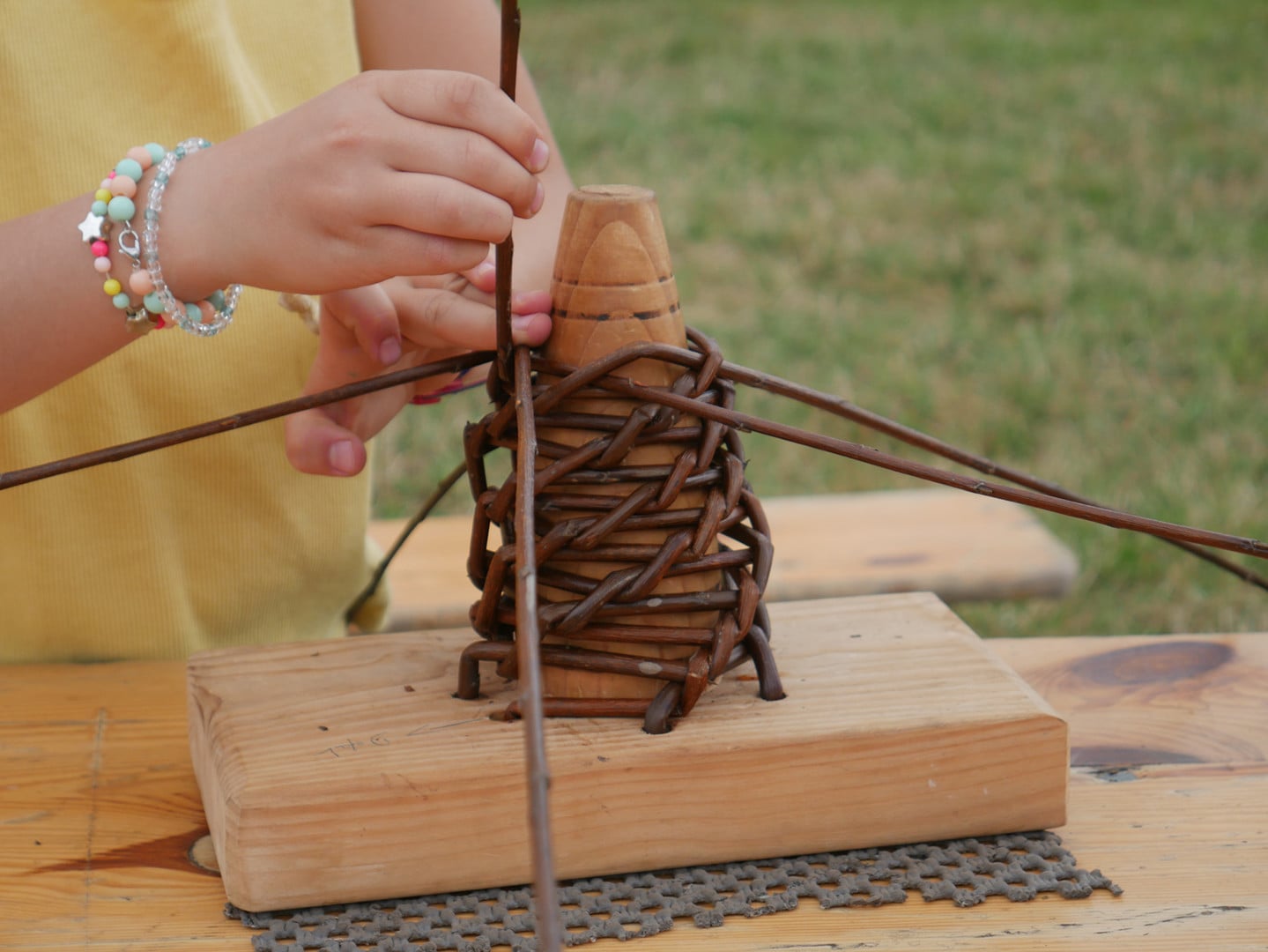 Atelier vannerie pour enfant – Fabrication d’une hirondelle en osier