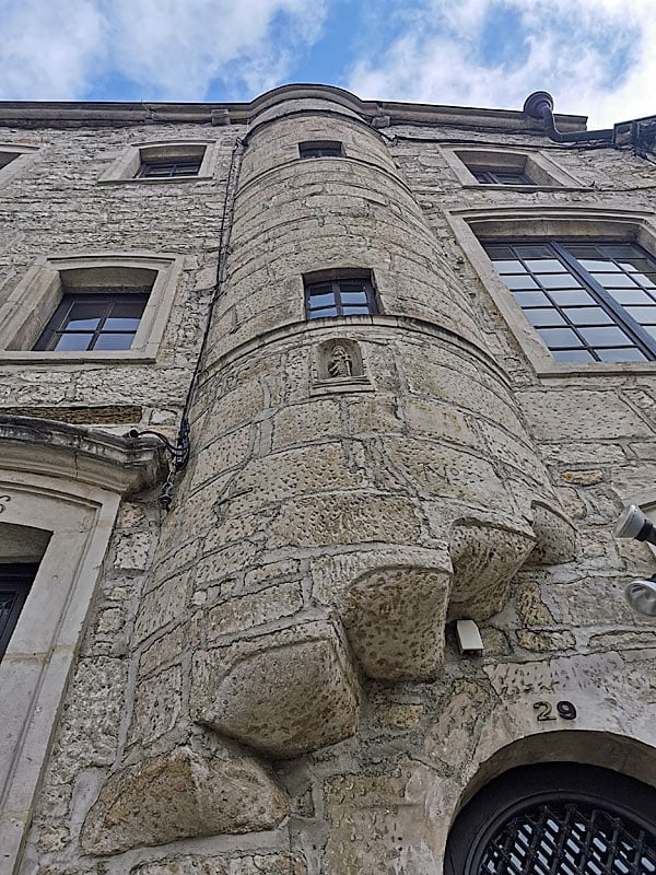 Visite thématique : Le Vieux Chaumont avec Euphrosine, sorcière de Calvus Mons (visite ludique)