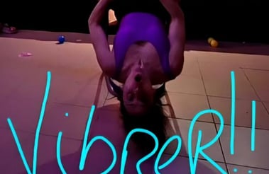 La professeure de gymnastique linguale et Arthur Rideau