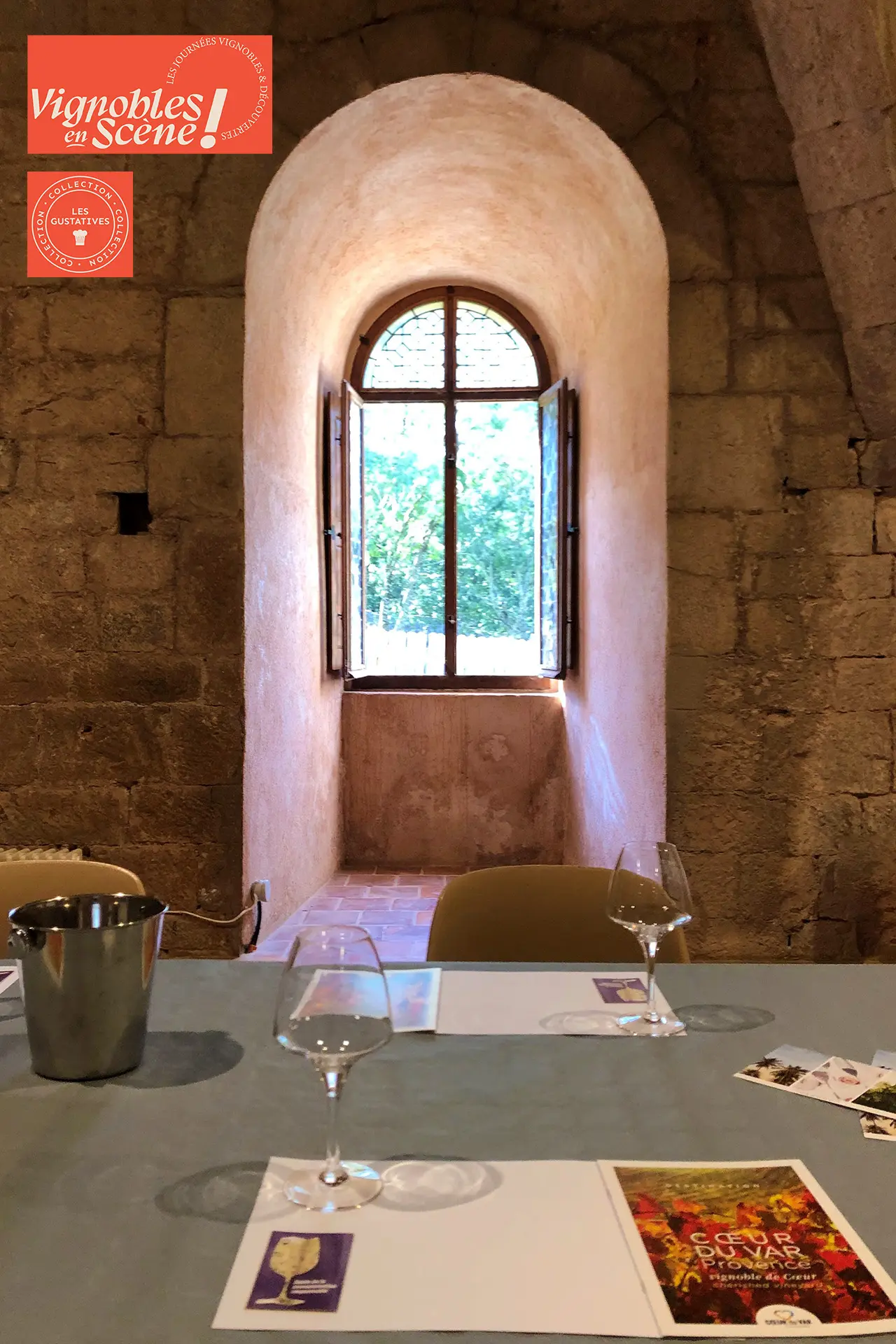 Dégustation en scène à l'abbaye du Thoronet