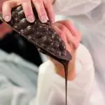 Atelier moulage à la Chocolaterie Castelain
