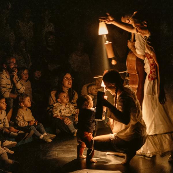 Spectacle musical et visuel : "Madame Lumière" de la compagnie La Menuda