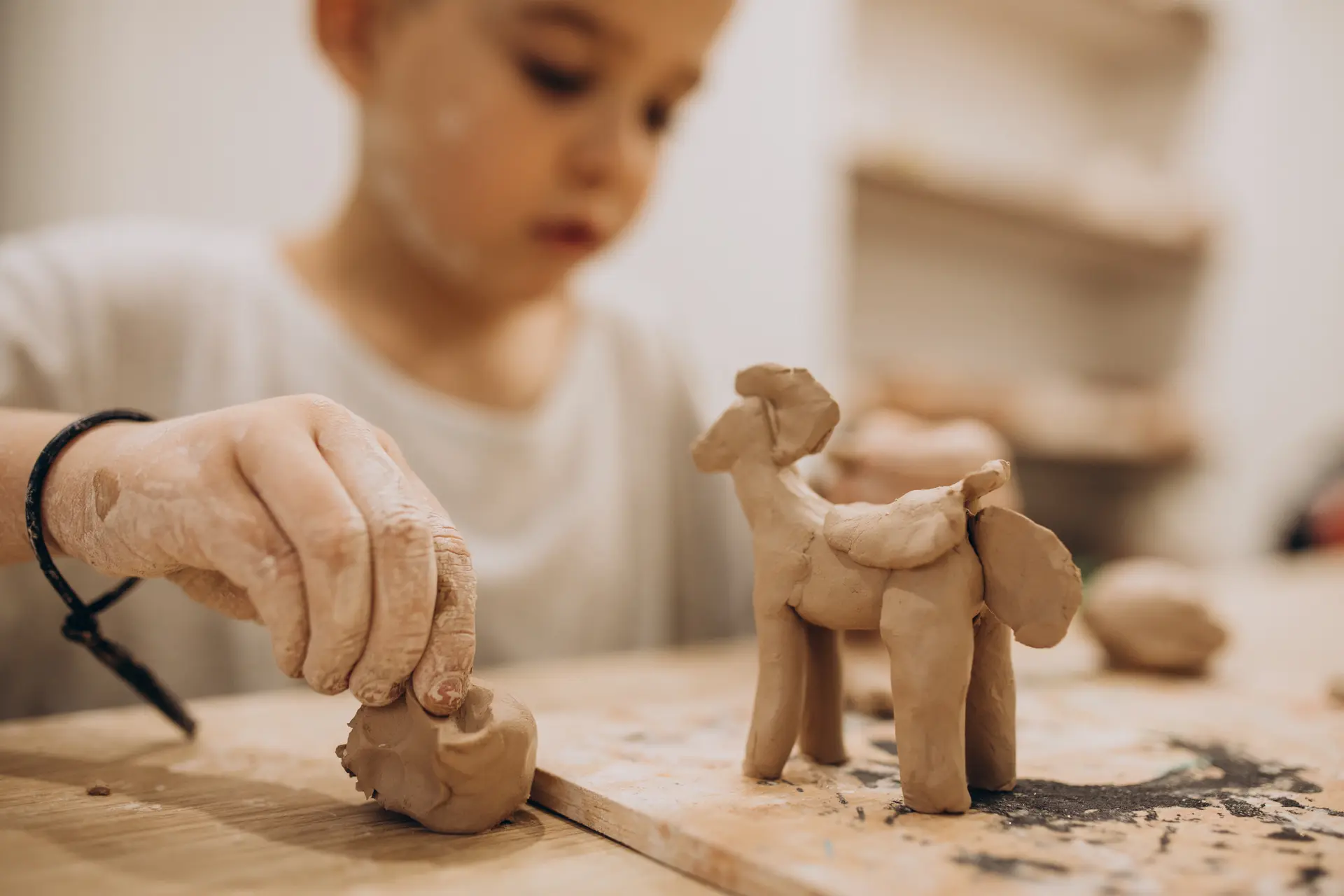 Familles en Orres : Atelier conté et création d'animaux en argile