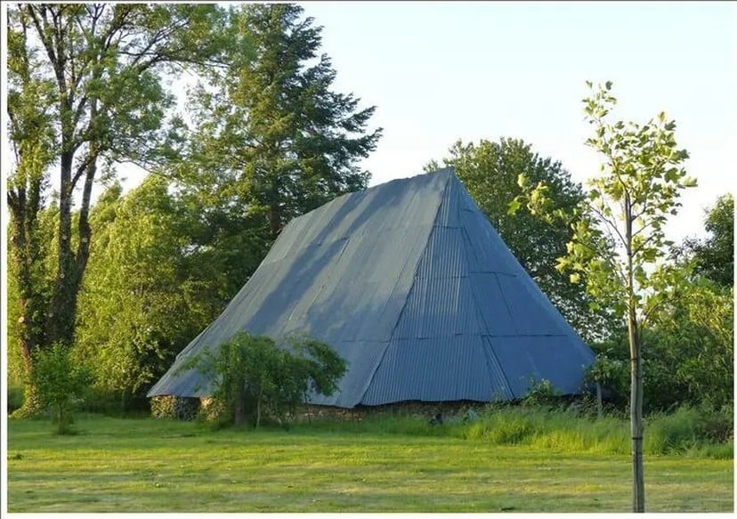 JEP - découverte d'une grange ovalaire