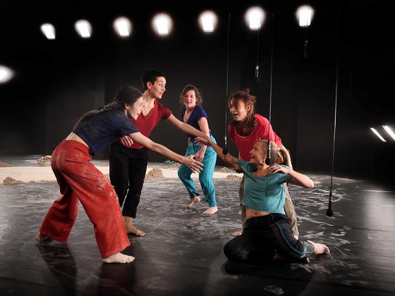 Spectacle - À l'aune de leurs peaux