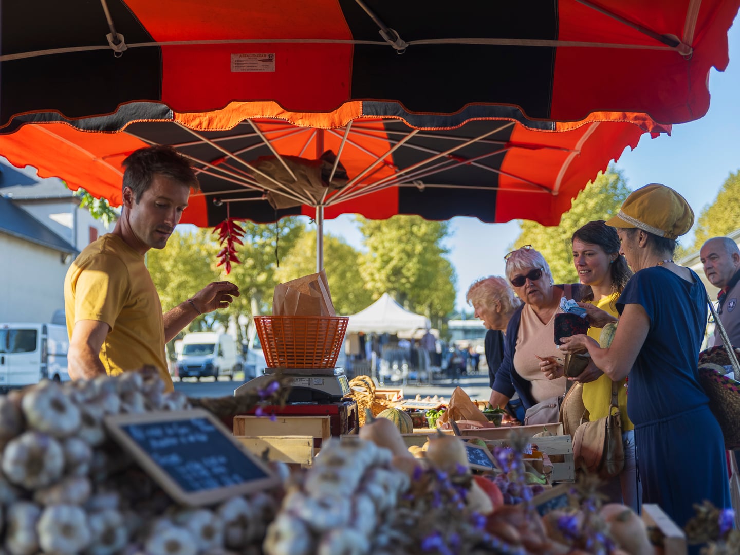 Le stand « tourisme & loisirs" Coteaux Béarn Madiran s’invite au marché !