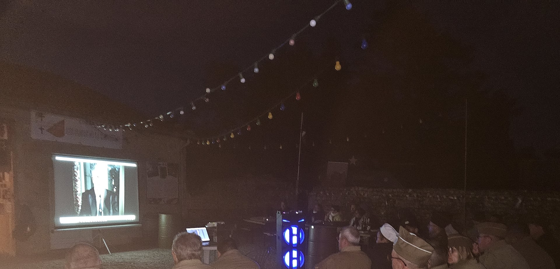 Projection photographique "OMAHA BEACH" sur l'avant, pendant et après le Débarquement