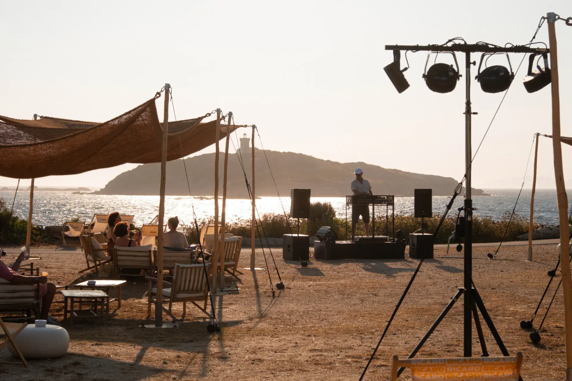 Sunset & DJ à l’Esplanade