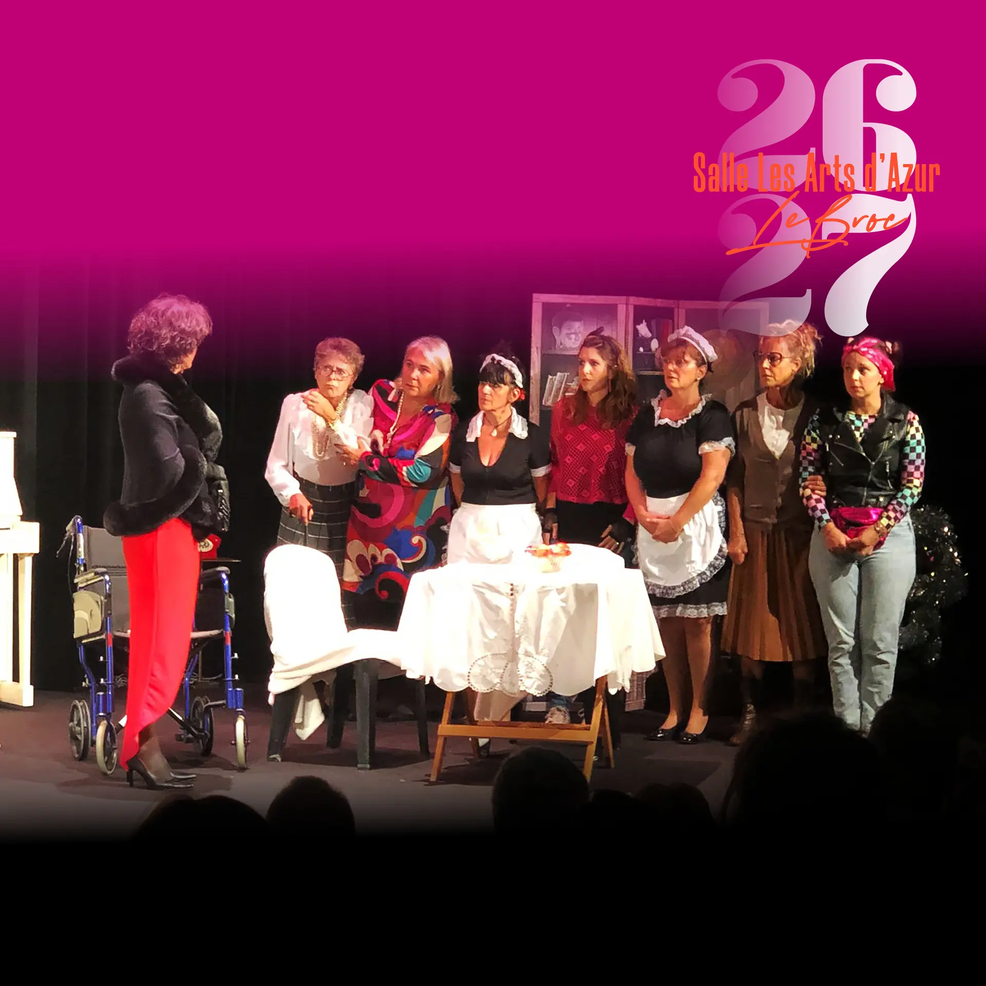 8 femmes