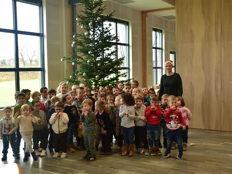 Chant des enfants et ouverture du calendrier de l'avent