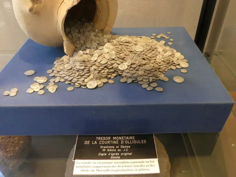 Visite commentée du Musée Archéologique Bottin-Layet et centre ancien