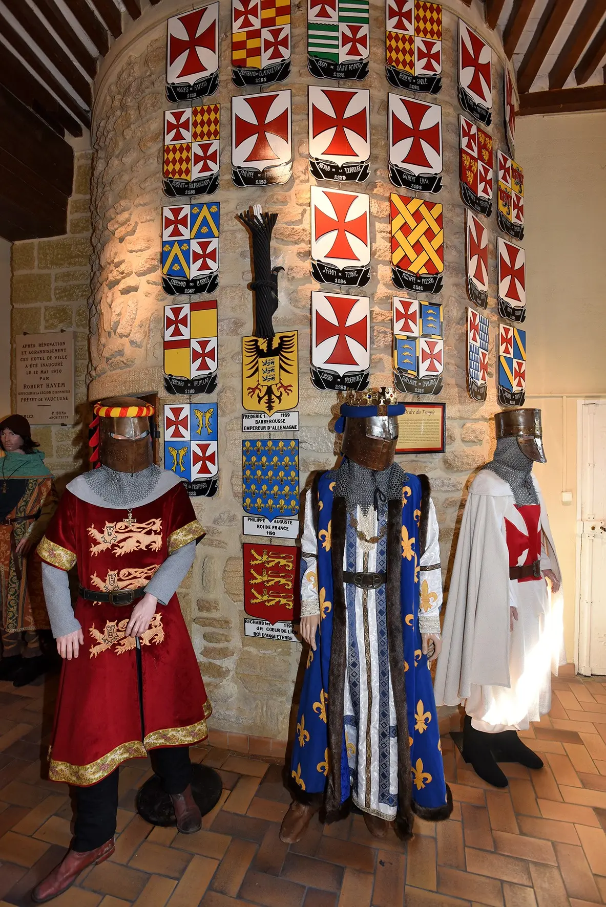 Fête de la Véraison : Exposition de Blasons Pontificaux & costumes
