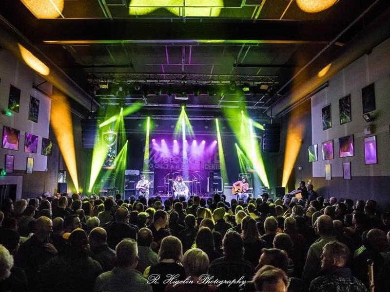 Salle de concerts de Wood Stock Guitares