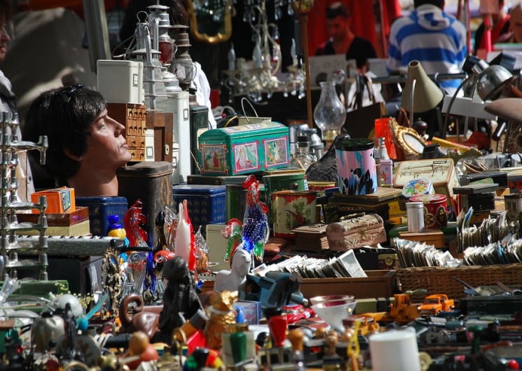 MARCHÉ AUX PUCES DE SÈTE