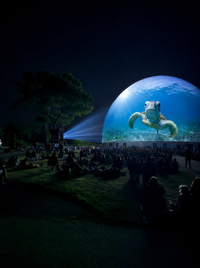 3 soirées de projections monumentales sur le Radôme à Pleumeur-Bodou
