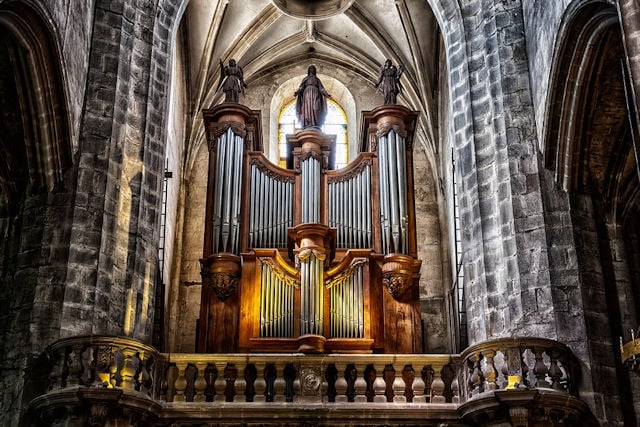 Accompagnement musical de la messe (10h30) et pièces d'orgue suivies du concert exceptionnel (12h30)- 9 siècles d'Art choral