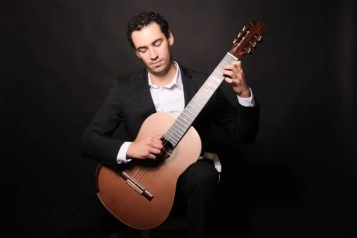 Concert guitare Cyprien N'Tsaï avec l'association des amis du Laverq