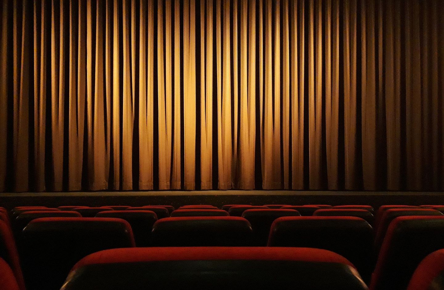 Comédie "Complètement à l'ouest", au Théâtre Alexis Peyret