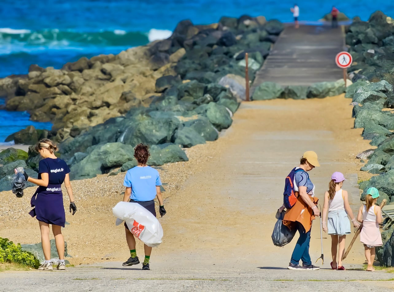 Sensibilisation et collecte de déchets sur la plage