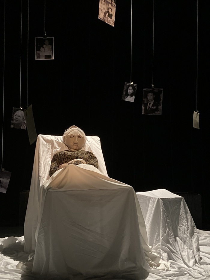 Malis, la vieille femme et la joie