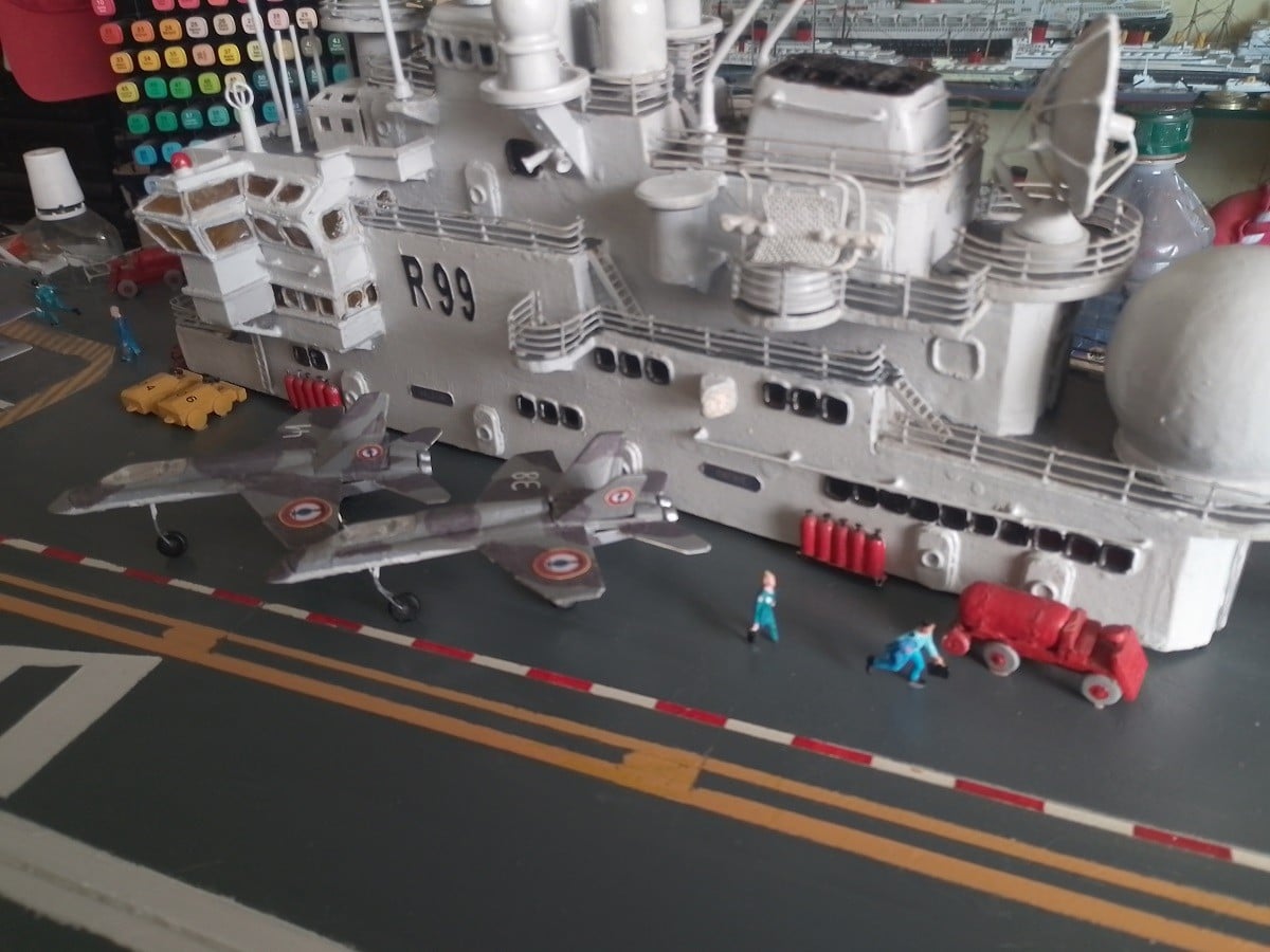 Maquette du porte-avion Foch