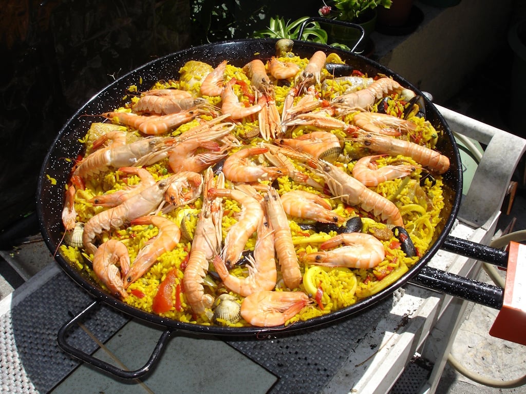Soirée paella au camping des Roussilles