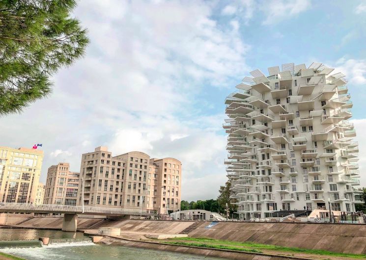 ARCHITECTURES CONTEMPORAINES LE LONG DU LEZ