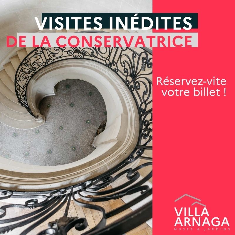 Visite de l'exposition "Les collections de la Comédie Française en tournée à Arnaga" par la Conservatrice