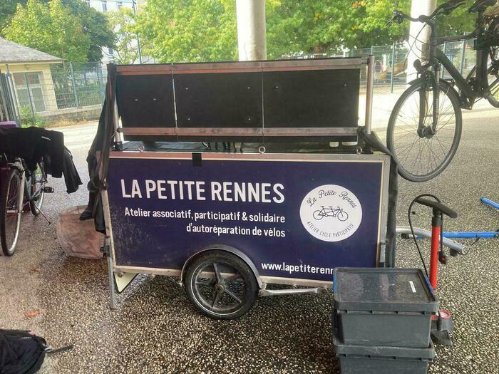 Atelier mobile participatif d'auto-réparation de vélo