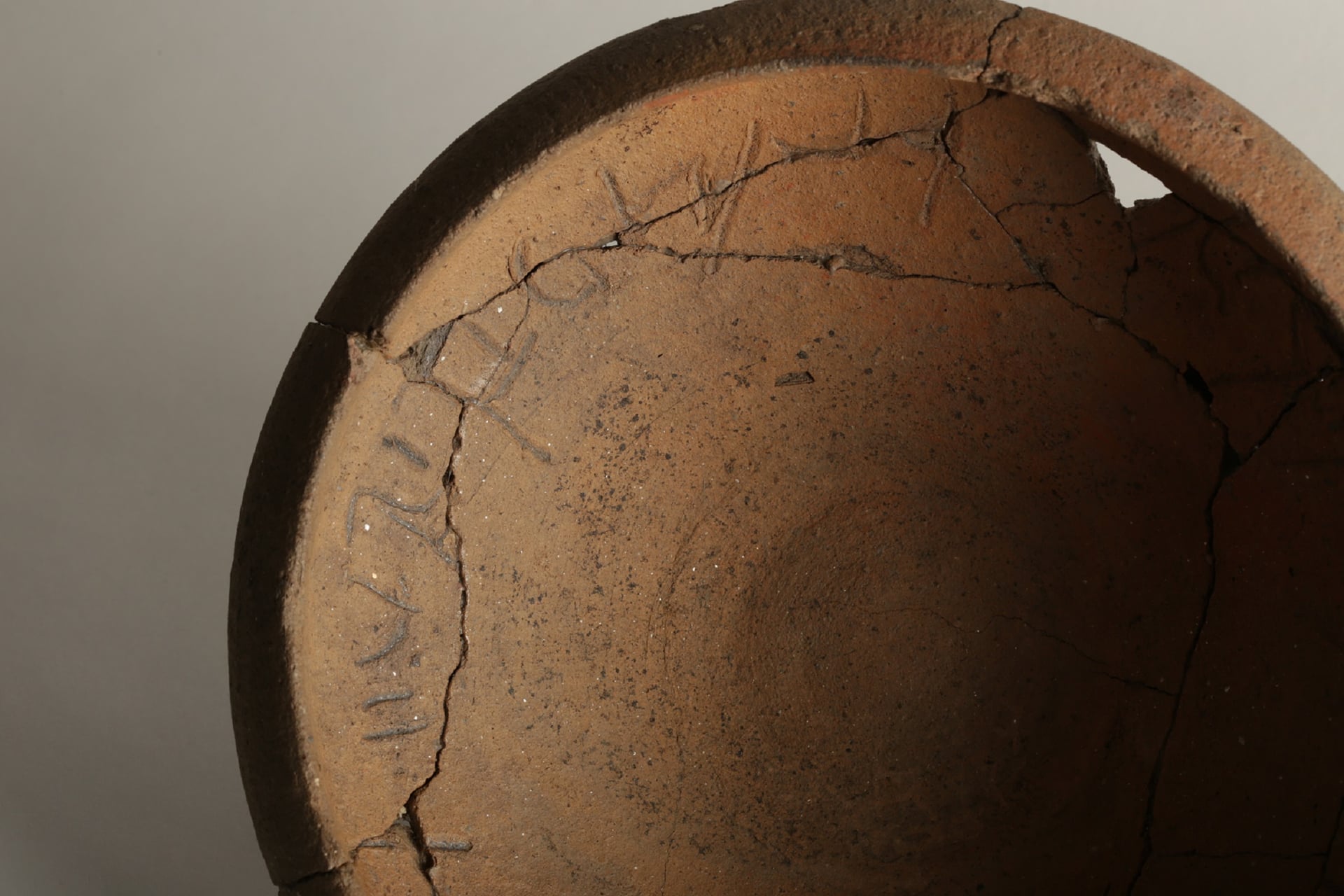 Exposition - Sortie de réserves : Lettres antiques, lettres en terre