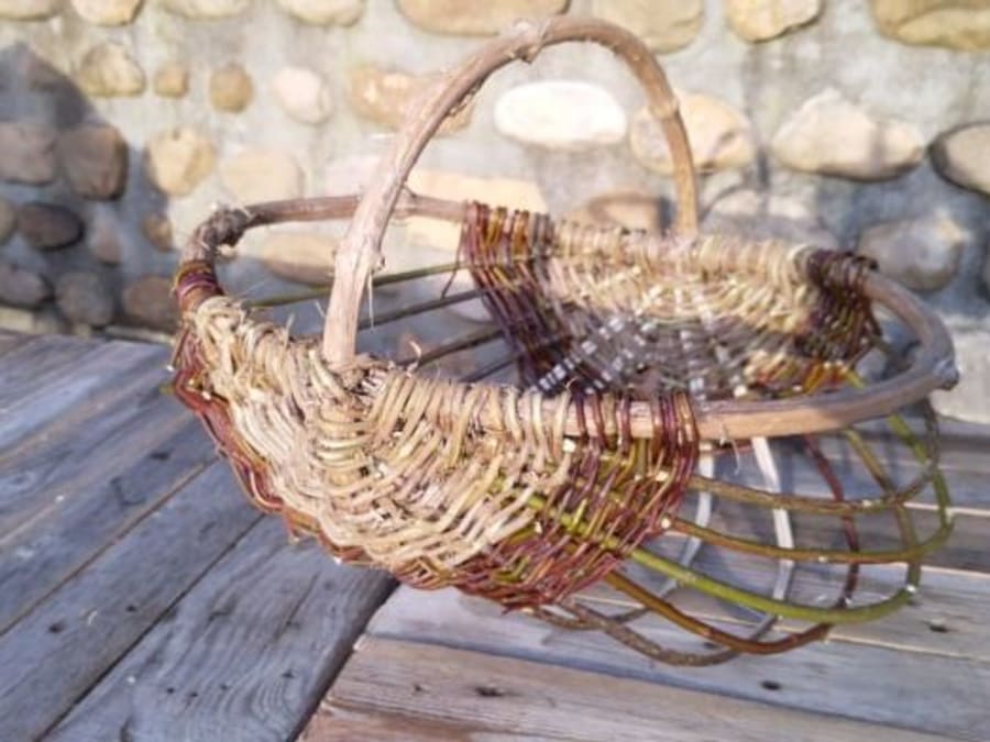 Atelier adulte vannerie sauvage en ronce et en jonc, à la Cueillette de l'Aragnon