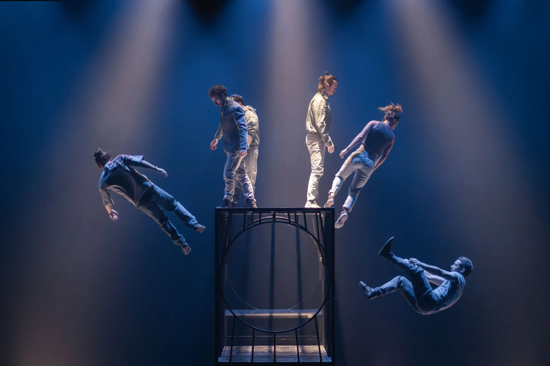 Compagnie Hors Surface - "Face aux Murs"