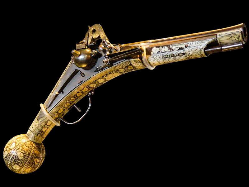 40ème salon international de l'arme ancienne et de collections antiquités militaires