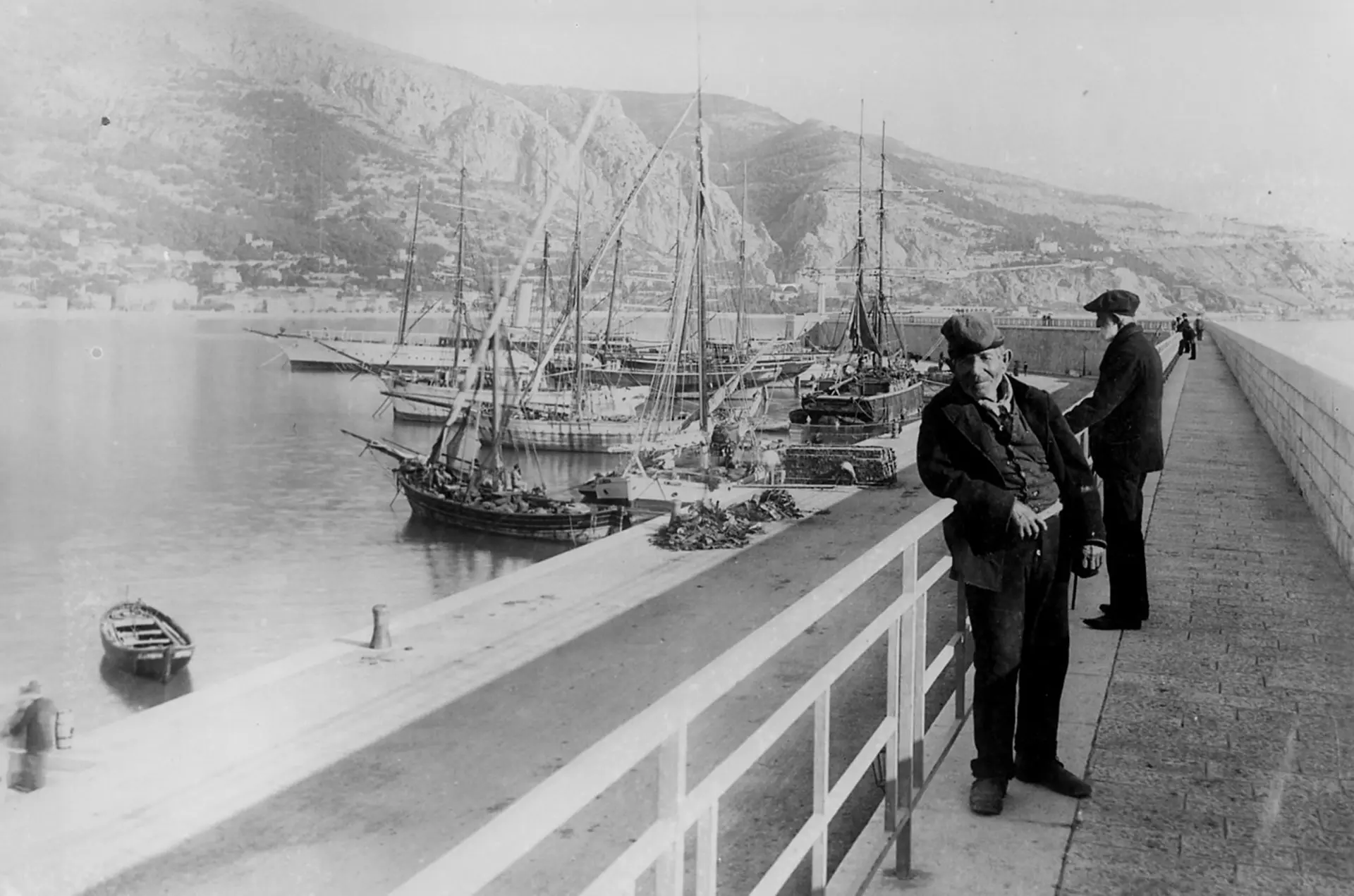 Menton et la mer, histoires portuaires